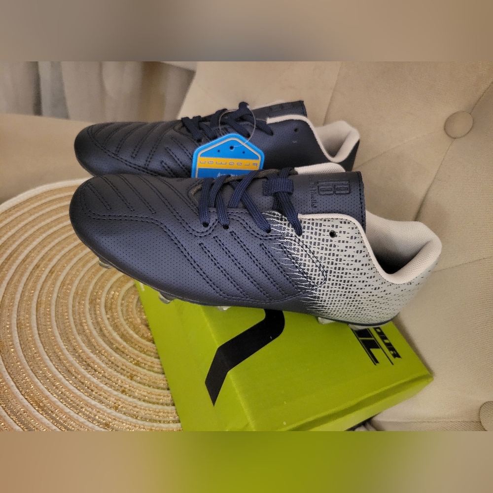 BROOMAN Kids Strikestars Firm Ground SOCCER CLEATS Size 5 NEW